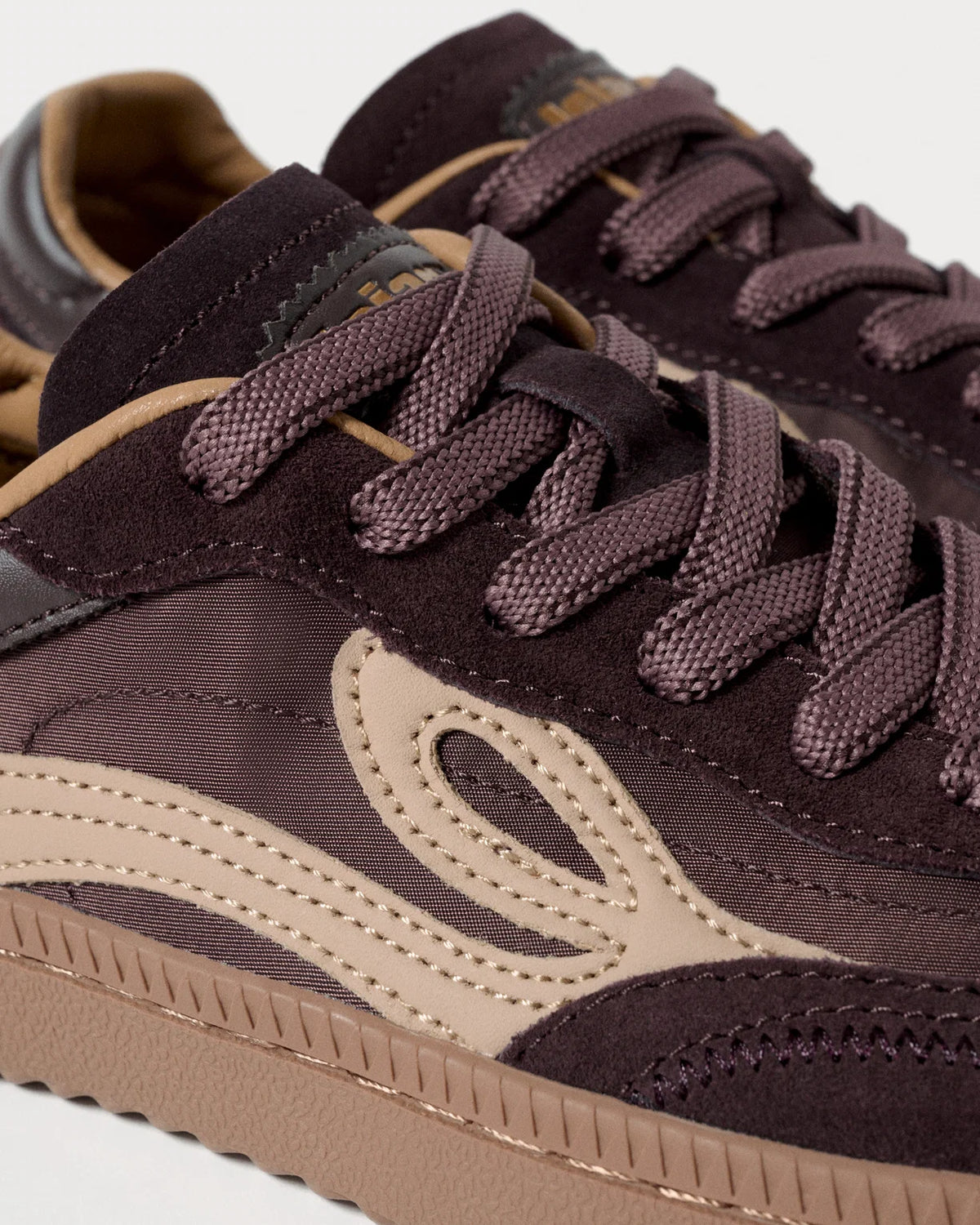 Lejan One Burgundy